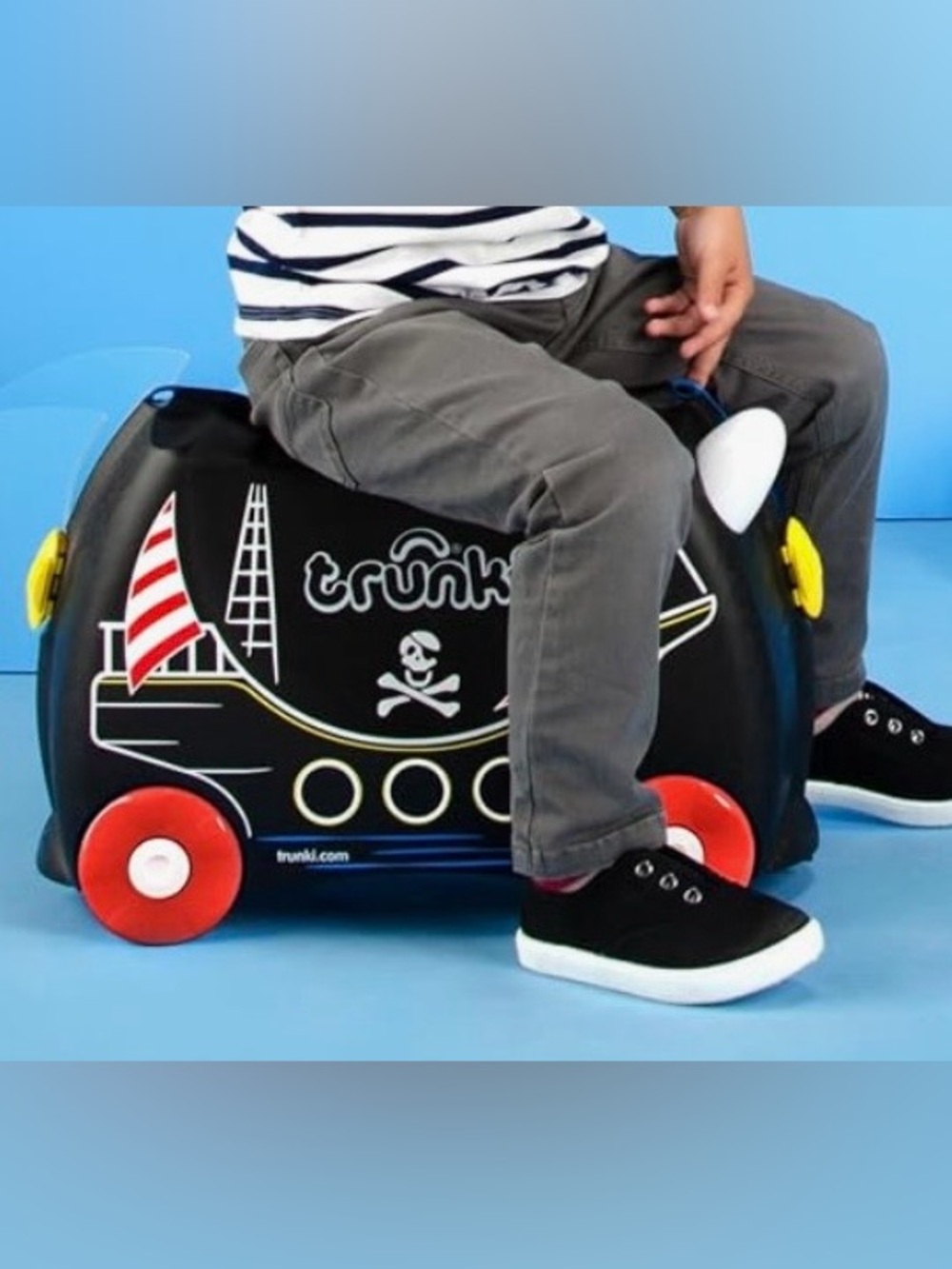 Trunki Kids Ride-On Suitcase - Black with Yellow Handles - Picture 7 of 8